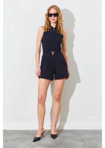 Kadın Siyah Önü V Tokalı Şort fiyatları