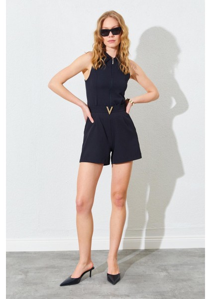 Kadın Siyah Önü V Tokalı Şort fırsatları