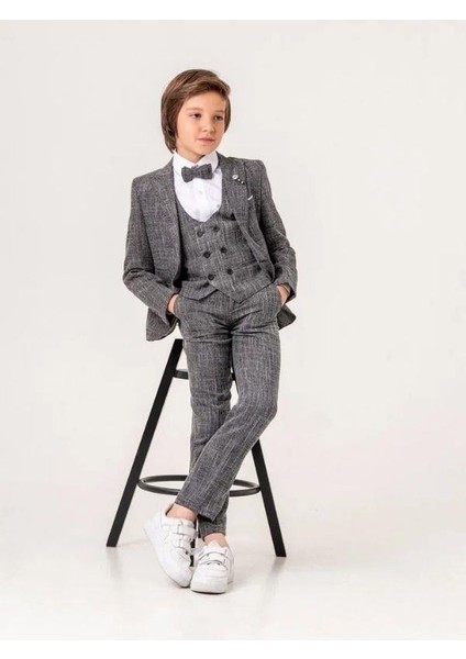 Erkek Çocuk Rozetli Cep Mendil Detaylı Takım Elbise (5-9 Yaş Arası)