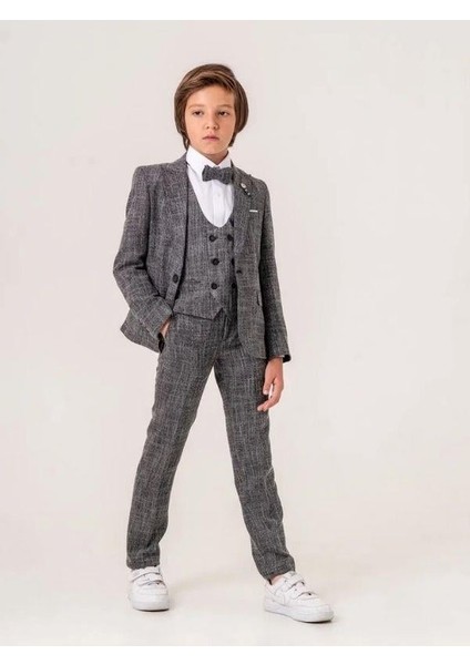 Erkek Çocuk Rozetli Cep Mendil Detaylı Takım Elbise (5-9 Yaş Arası) fırsatları
