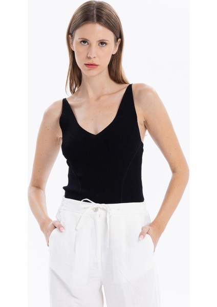 V Yaka Slim Fit Ince Askılı Triko Kadın Atlet