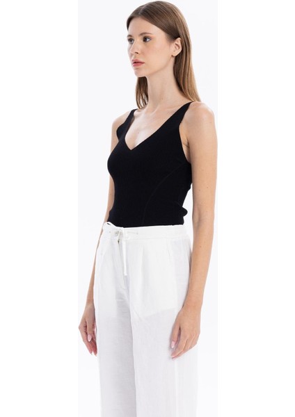 V Yaka Slim Fit Ince Askılı Triko Kadın Atlet