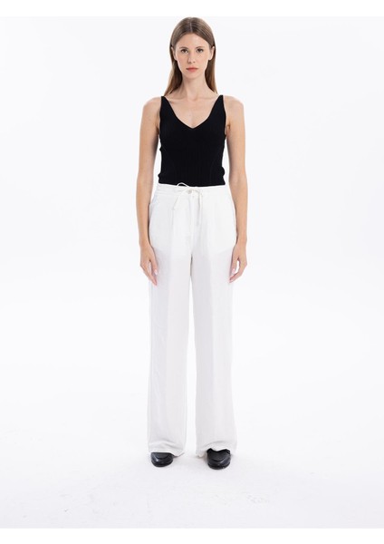 V Yaka Slim Fit Ince Askılı Triko Kadın Atlet