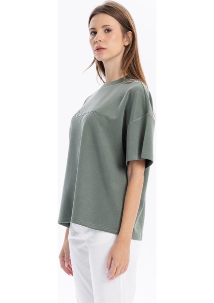 Bisiklet Yaka Oversize Emboss Baskılı Kadın T-Shirt