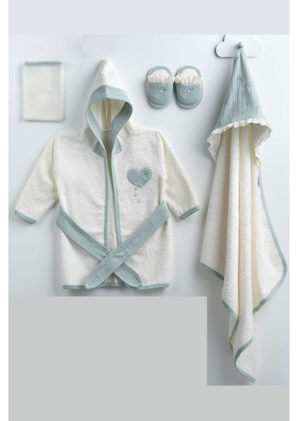 Kız Bebek Kalp ve Yusufcuk Desenli Bornoz Set