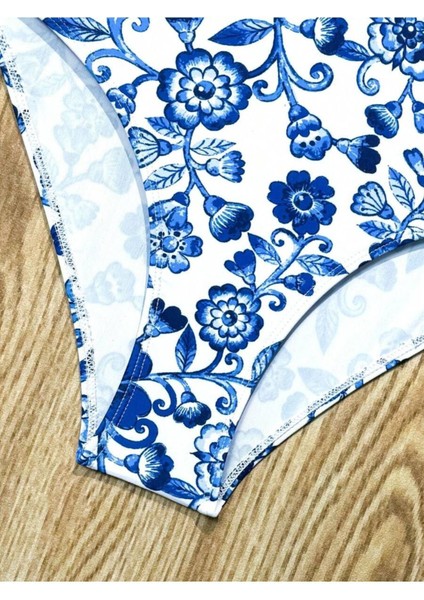 Kadın Yüzücü Tulum Mayosu Fermuarlı Uzun Kollu Mavi Çiçek Deseniyle Rahat Kullanım fırsatları