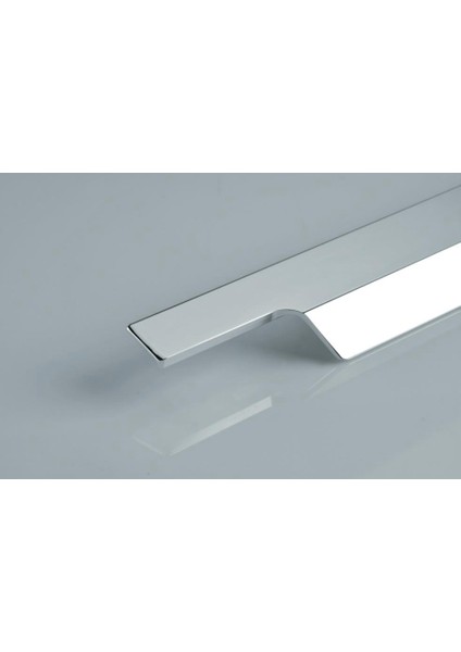 Eğik Taşmalı Kulp Parlak Krom 697 mm