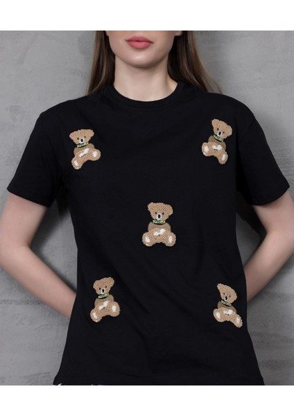 Genç Kadın Ayıcık Süzene Nakışlı T-Shirt