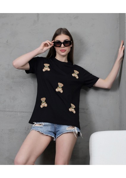 Genç Kadın Ayıcık Süzene Nakışlı T-Shirt
