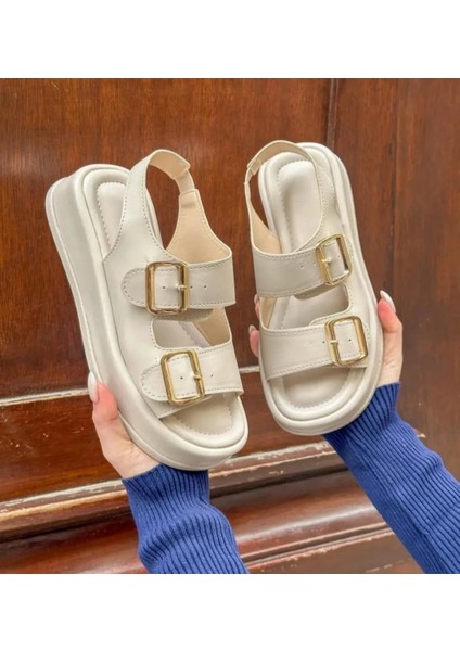 Bej Garda Dolgu Topuklu Çift Bantlı Toka Detaylı Lastikli Kadın Sandalet modelleri
