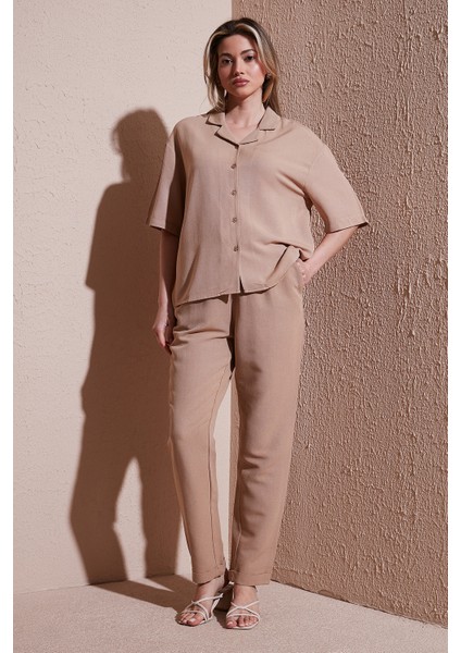 Relaxed Fit Normal Bel Düz Paça Pantolon Bayan Pantolon 25Y0550K1 fiyatları