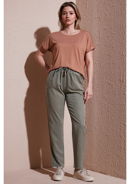 Comfort Fit Yüksek Bel Düz Paça Pantolon Bayan Pantolon 25Y0477K1 fiyatları