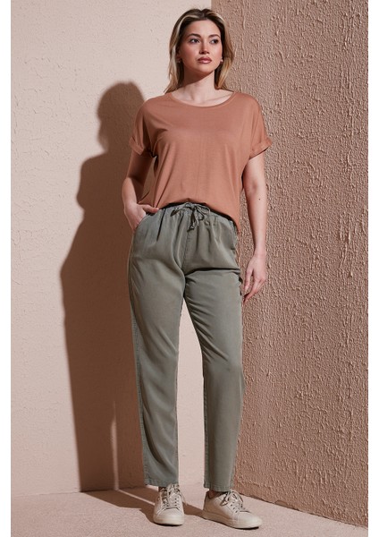 Comfort Fit Yüksek Bel Düz Paça Pantolon Bayan Pantolon 25Y0477K1 fırsatları