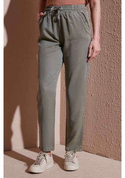 Comfort Fit Yüksek Bel Düz Paça Pantolon Bayan Pantolon 25Y0477K1 indirimleri