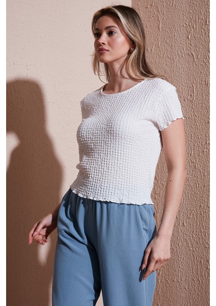 Slim Fit Dokulu Bisiklet Yaka Bluz Bayan Bluz 25Y0234K1