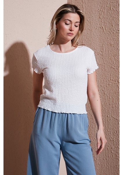 Slim Fit Dokulu Bisiklet Yaka Bluz Bayan Bluz 25Y0234K1