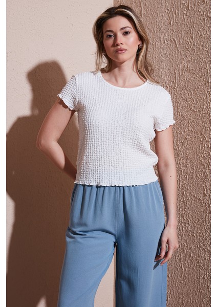 Slim Fit Dokulu Bisiklet Yaka Bluz Bayan Bluz 25Y0234K1