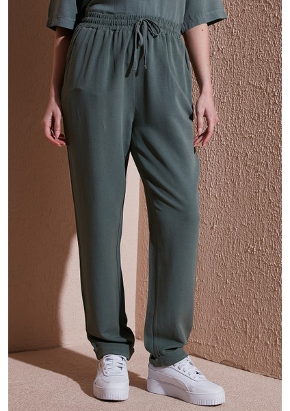 Relaxed Fit Normal Bel Düz Paça Pantolon Bayan Pantolon 25Y0550K1