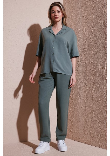 Relaxed Fit Normal Bel Düz Paça Pantolon Bayan Pantolon 25Y0550K1 fiyatları