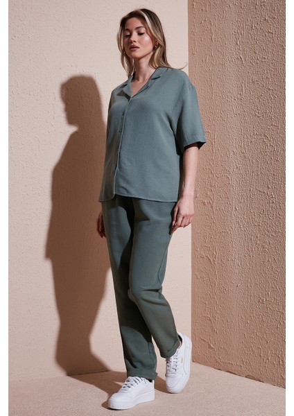 Relaxed Fit Normal Bel Düz Paça Pantolon Bayan Pantolon 25Y0550K1 fırsatları