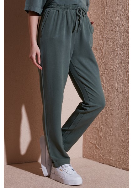 Relaxed Fit Normal Bel Düz Paça Pantolon Bayan Pantolon 25Y0550K1 indirimleri