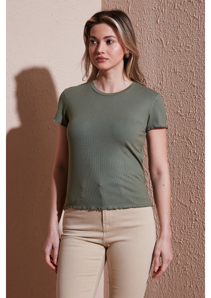 Slim Fit Bisiklet Yaka Fitlli Crop T Shirt Bayan T Shirt 25Y0444K1 fiyatları