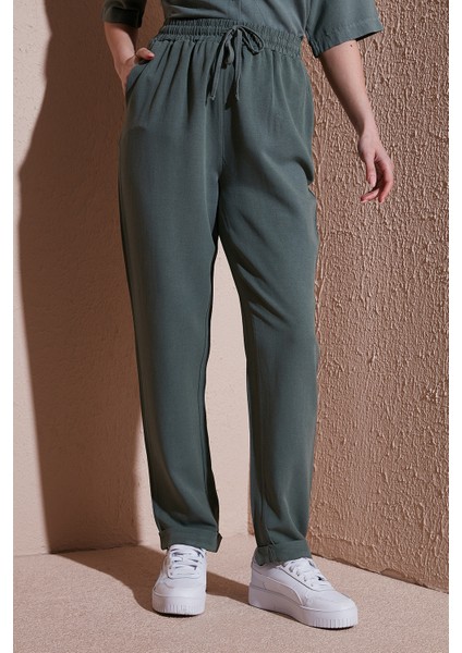 Relaxed Fit Normal Bel Düz Paça Pantolon Bayan Pantolon 25Y0550K1 modelleri