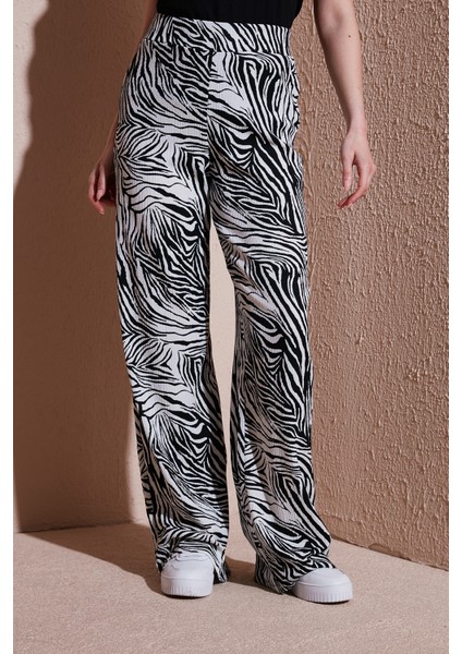 Desenli Regular Fit Yüksek Bel Bol Paça Pantolon Bayan Pantolon 25Y0179K1 indirimleri