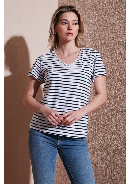 Pamuk Regular Fit V Yaka T Shirt Bayan T Shirt 25Y0478K1 fiyatları