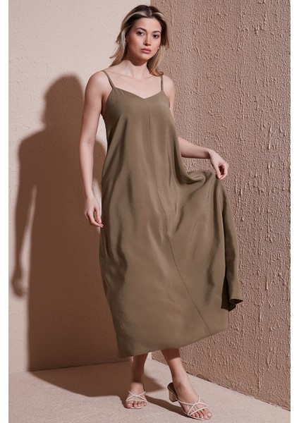 Modal Karışımlı Standart Fit Midi Boy Askılı Elbise Bayan Elbise 25Y0501K1 fiyatları