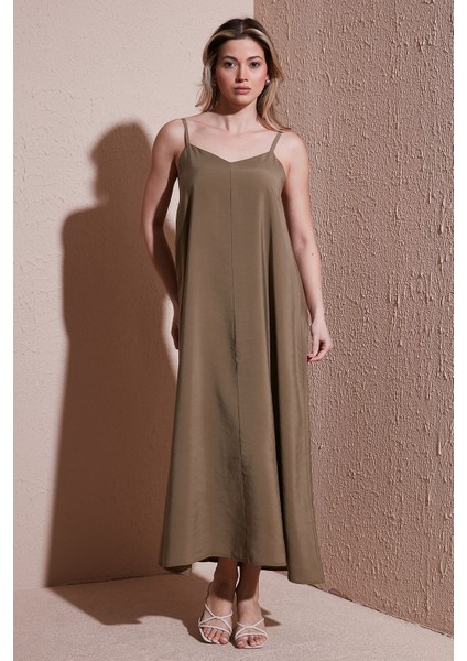 Modal Karışımlı Standart Fit Midi Boy Askılı Elbise Bayan Elbise 25Y0501K1 fırsatları