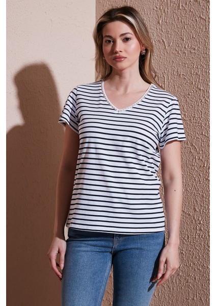 Pamuk Regular Fit V Yaka T Shirt Bayan T Shirt 25Y0478K1 modelleri