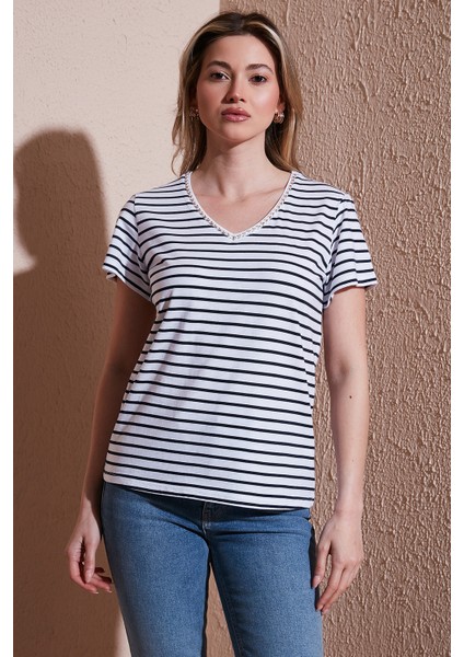 Pamuk Regular Fit V Yaka T Shirt Bayan T Shirt 25Y0478K1 fırsatları
