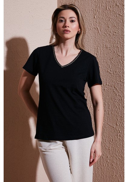 Pamuk Regular Fit V Yaka T Shirt Bayan T Shirt 25Y0478K1 fırsatları