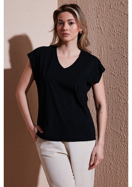 % 100 Pamuk Standart Fit V Yaka Güpür Detaylı Bluz Bayan Bluz 25Y0540K1 fiyatları