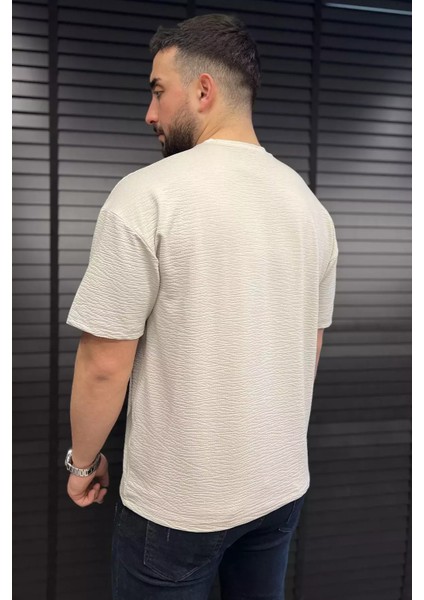 Erkek Silikon Yazı Baskılı Kendinden Desenli Tişört P-00015317 modelleri