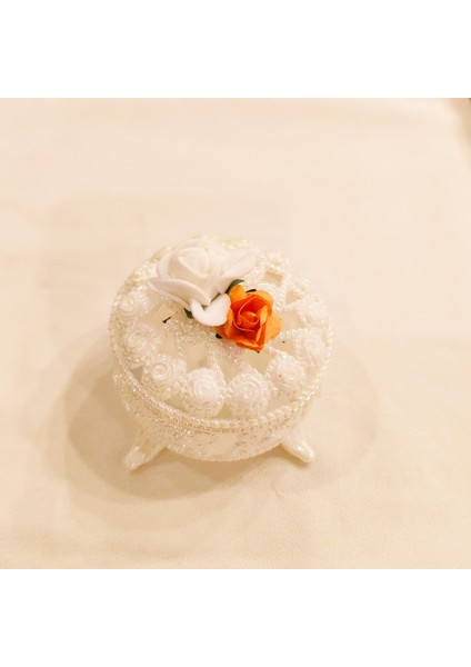 Şık Beyaz Şekerlik Kutusu Içinde Nikah Şekeri – Nikah, Söz, Nişan ve Özel Günlere Uygun fiyatları