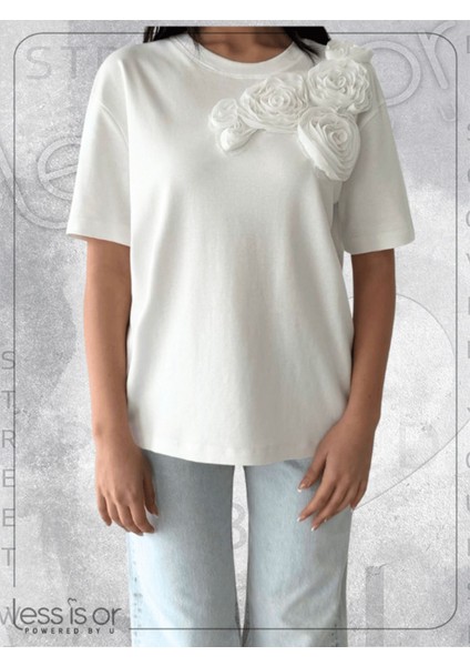Çiçekli Beyaz Basic Tshirt