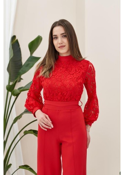 Kırmızı Üstü Dantel Tulum