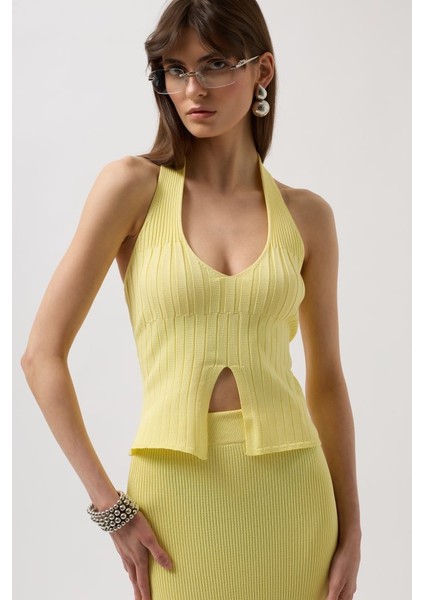 V Detay Dokulu Crop Bluz