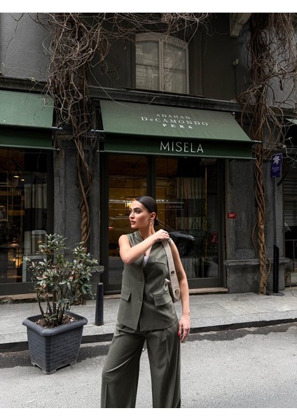 Poly Viscose Arkasi Düğme ve Kemer Detayli Yelek Pantolon Takim