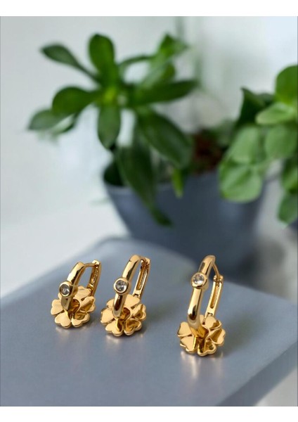 Üçlü Çiçek Model Altın Renk Klipsli Küpe