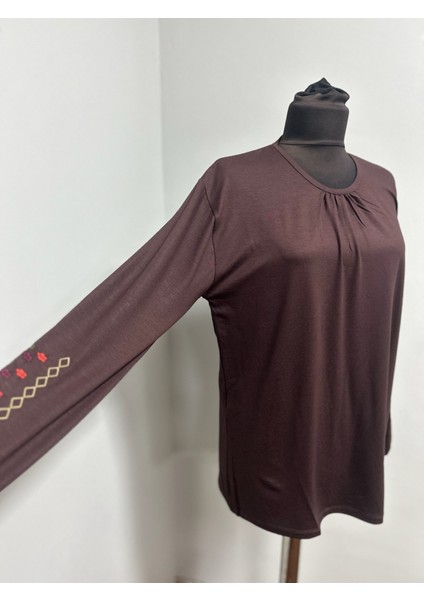 Kadın Rikralı Anne Penye Orta Yaş ve Üzeri Kolu Nakışlı Lastikli Büzgülü Yaka Bluz modelleri
