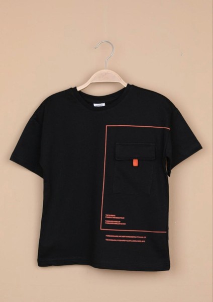 Bisiklet Yaka Önü Cep Detaylı Erkek Çocuk T-Shirt