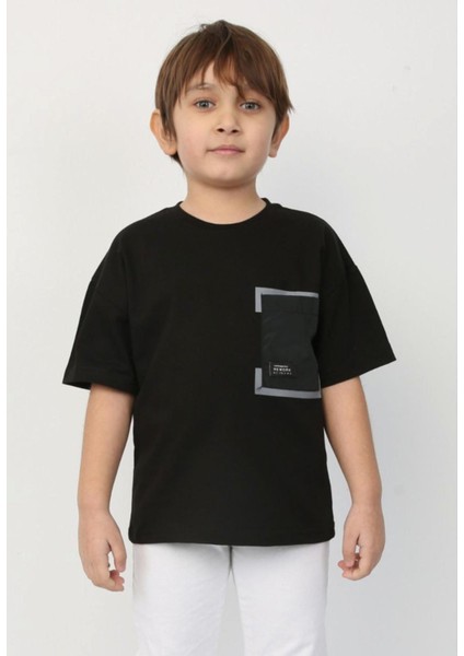 Erkek Çocuk Cep Detaylı T-Shirt