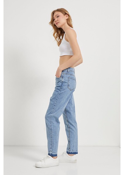 Armalıfe 2402 Paçası Eskitme Mom Denim Kadın Pantolon modelleri