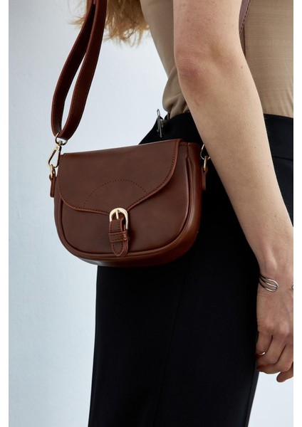 Taba Kadın Kapaklı Çapraz Askılı Çanta