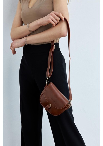 Taba Kadın Kapaklı Çapraz Askılı Çanta modelleri