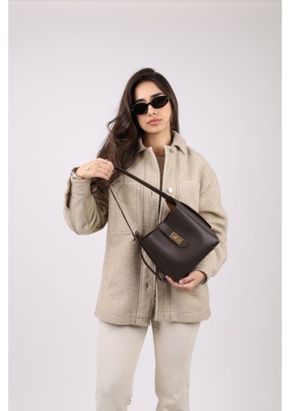 Kadın Kahve Gold Kilit Detay Aksesuarlı Ayarlanabilir Kilit Askılı El Kol Ve Omuz Çantası fiyatları
