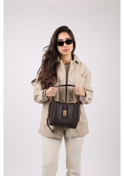 Kadın Kahve Gold Kilit Detay Aksesuarlı Ayarlanabilir Kilit Askılı El Kol Ve Omuz Çantası modelleri